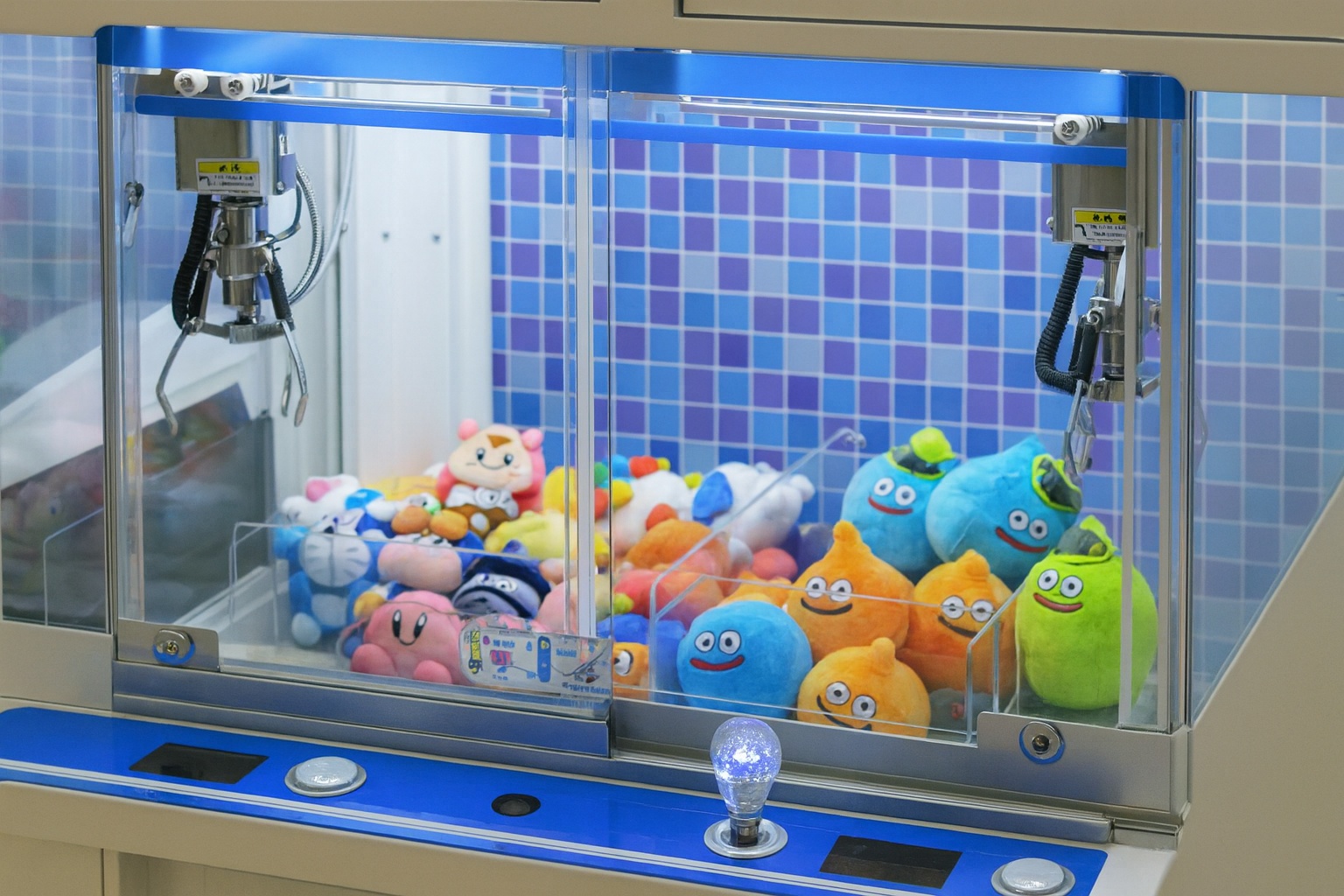 ローソンで見かけることがあるクレーンゲーム景品。限定ぬいぐるみが人気です。